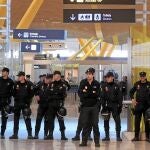 La Policía acordonó los mostradores de facturación de la T-4 de Barajas para evitar altercados