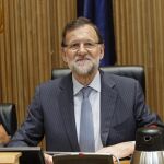 El presidente del Gobierno, Mariano Rajoy, al inicio hoy de la reunión plenaria del grupo popular en el Congreso, a la que han asistido diputados y senadores, así como destacados miembros del partido y del Gobierno.