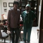 El diestro Esaú Fernández junto al Dr. Jiménez, tras la intervención