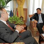 Tovar anuncia a Claver la venta de 76 hectómetros de agua de Extremeras