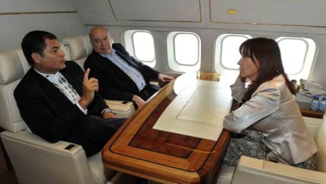 Fernández Correa e Insulza llegan a El Salvador