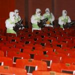 Trabajos de prevención conta el MERS en un teatro de Seúl