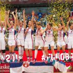 Las jugadoras celebran el título