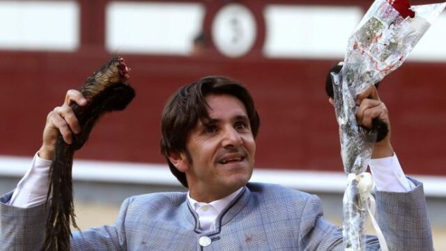 El hito de la feria: Diego Ventura se convertía en el primer rejoneador en cortar un rabo en Las Ventas, el único torero que lo ha logrado en los últimos 46 años, desde que lo hiciera Palomo Linares en 1972
