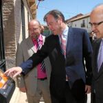 El consejero de Fomento, Antonio Silván, pone en marcha, junto a Ruiz Medrano, un servicio del transporte a la demanda en la provincia de Valladolid