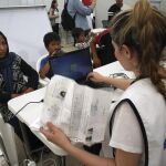 Proceso de registro de los migrantes bloqueados en Grecia.