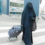 El Gobierno regulará el uso del velo integral a través de la Ley de Libertad Religiosa, pero no prevé aprobar el proyecto de ley este año