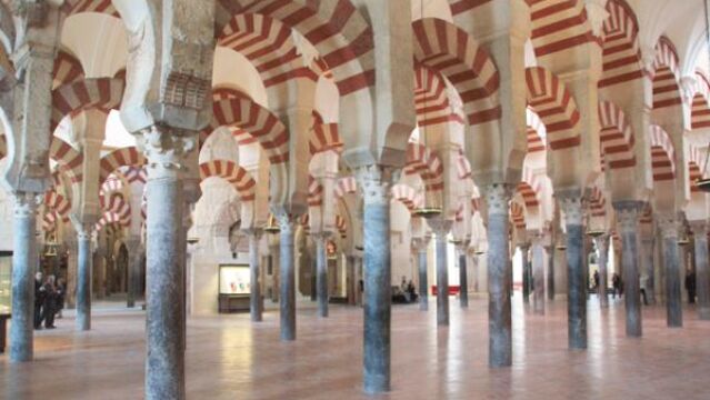 Córdoba: retazos de historia entre naranjos