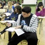 Alumnos en una clase de repaso