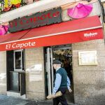 El Capote es uno de los bares que se han visto afectados por la decisión del concejal-presidente de la Junta de denegarles declarar la zona como recinto ferial. Foto: Gonzalo Pérez