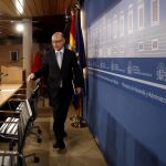 El ministro de Hacienda en funciones, Cristóbal Montoro, durante la rueda de prensa que ha ofrecido hoy en Madrid