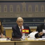 Cristóbal Montoro (c) junto al secretario de Estado de Administraciones Públicas, Antonio Beteta, y la secretaria de Estado de Presupuestas, Marta Fernández Curras, durante su asistencia al Consejo de Política Fiscal y Financiera (CPFF).