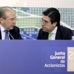 El presidente del consejo de administración de Sacyr Vallehermoso, Luis del Rivero, y el vicepresidente primero y consejero delegado, Manuel Manrique