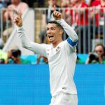 Ronaldo pide al árbitro que revise en el VAR un posible penalti en el partido entre Marruecos y Portugal