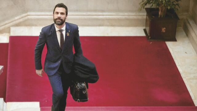 El presidente del Parlament, Roger Torrent, ayer llegando a la cámara catalana