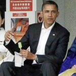 Obama disfruta de un helado en su visita a Kamakura (Japón)