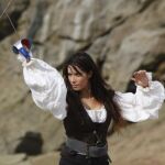 Pilar Rubio y Oscar Jaenada ruedan una de piratas en la Costa da Morte