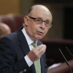 El ministro de Hacienda, Cristóbal Montoro, durante su intervención hoy en el Congreso de los Diputados en el debate de Presupuestos, el pasado 15 de septiembre