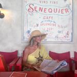 Carmen Lomana en el Café Sénéquier