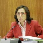 La consejera de Obras Públicas y Vivienda, Rosa Aguilar, asegura que sólo se está evaluando el cambio de sede