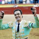 El Cid paseó dos trofeos del segundo toro de su lote