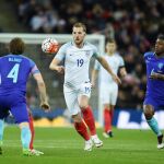 El jugador Harry Kane (c) de Inglaterra en acción