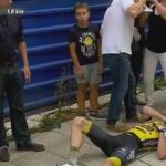Steven Kruijswijk chocó contra un bolardo en la llegada a Lugo.