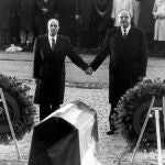 Françoise Mitterand y Helmunt Kohl recuerdan a las víctimas de la batalla de Verdún en 1984
