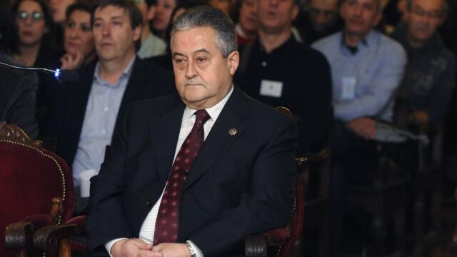 El inspector de Policía Pablo Antonio Martínez, marido y padre de dos de las acusadas del asesinato de Isabel Carrasco, Montserrat González y Triana Martínez