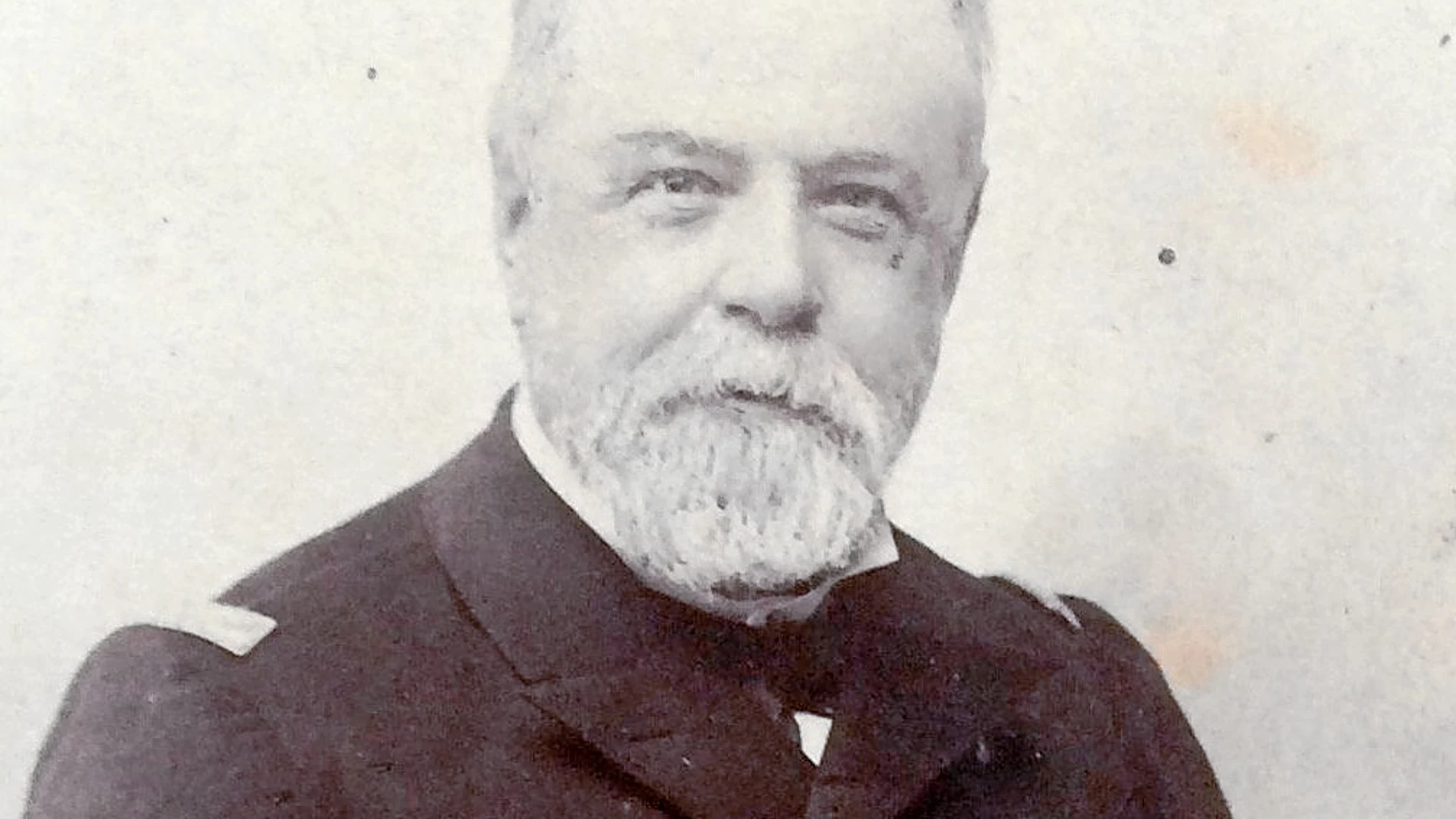 El almirante Cervera se mostró en contra de cualquier ardor belicoso y llamó ignorantes a los que aplaudían la guerra