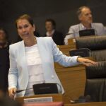 Uxue Barkos, de Geroa Bai, momentos antes de ser elegida presidenta de Navarra.
