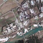 Fotografía tomada el 29 de septiembre de 2004 desde un satélite que muestra el complejo nuclear Yongbyon en Corea del Norte