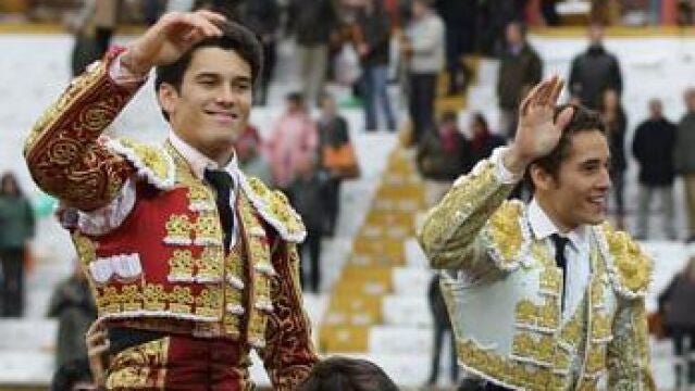 José Garrido y Posada de Maravillas, a hombros en imagen de archivo