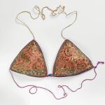 El Holbourne Museum exhibe este bikini iraní durante una exposición dedicado al arte de este país