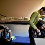 Una familia de refugiados yazidíes provenientes de la ciudad iraquí de Sinyar, en un albergue de Heidelberg