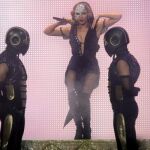 Kylie Minogue se quita la máscara