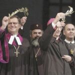 Líderes luteranos, ortodoxos y católicos en una oración ecuménica por Europa en Gniezno, Polonia, en 2005