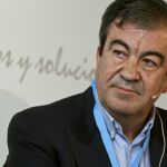 Cascos se postula para volver a primera línea de la política