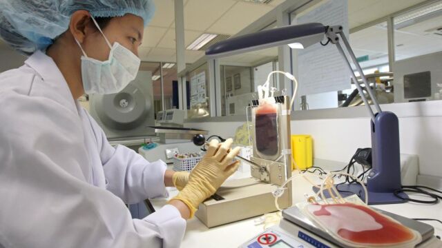 Una investigadora contra la leucemia, en una imagen de archivo