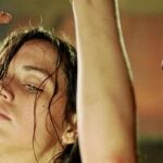 Imagen de la escena en la que la esclava rebelde Nerea (Ana de Armas), sufre el castigo del látigo a manos de Marco (Jesús Olmedo)