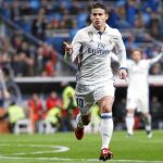 James, que fue el mejor del Madrid, celebra uno de los goles que consiguió ayer