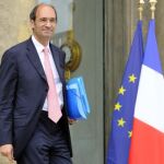 El ministro de Trabajo renuncia como tesorero del partido de Sarkozy