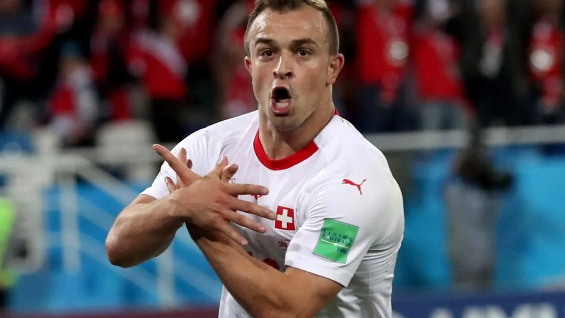 Xherdan Shaqiri celebra un gol con Suiza.