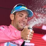 Vincenzo Nibali celebra su victoria.