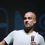 El ex técnico blaugrana Josep Guardiola, durante la charla que ha impartido hoy en el teatro Kursaal de Manresa