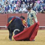 El Juli toreando a «Orgullito» en Sevilla