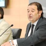 Gerardo Camps en la rueda de prensa de presentación del informe sobre el Impacto Económico 2009 de la Ciutat de les Arts i les Ciències