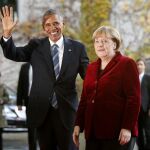 Barack Obama es recibido por Angela Merkel en Berlín