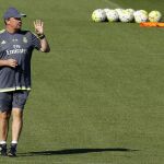 Rafa Benítez durante el entrenamiento del equipo esta mañana en Valdebebas