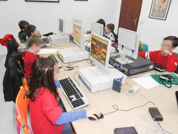 Varios niños con altas capacidades en una de las actividades Varios niños con altas capacidades en una de las actividades